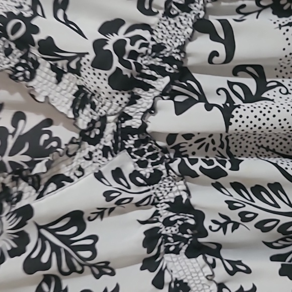 4/$25Worthington Blouse Medium Used  black and white fits a large too - Picture 3 of 6